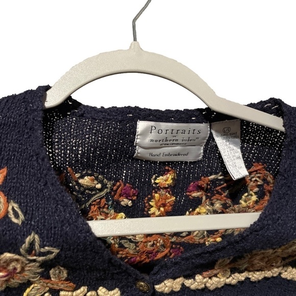 Portraits By Northern Isles RARE Embroidered Vintage Sweater - Picture 8 of 8